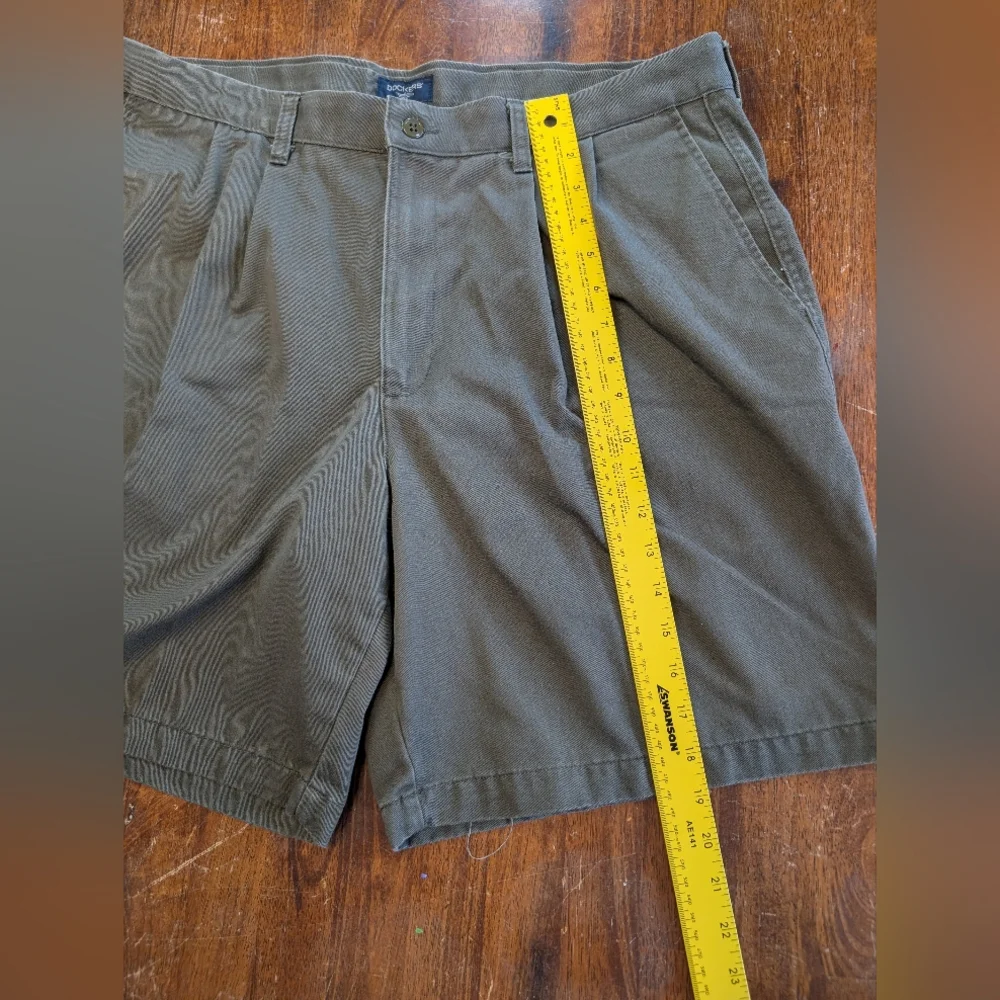 Dockers Men's Shorts Pleat Front Olive Green Size 38 100% Cotton Used